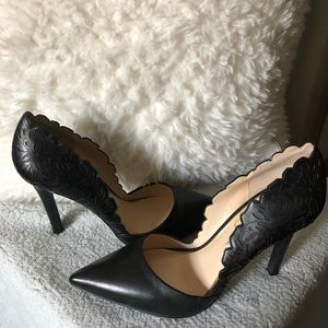 Black pumps